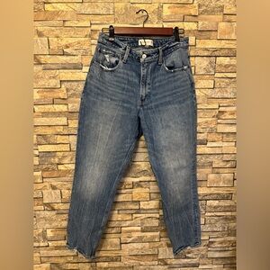 Abercrombie high rise mom Jean 29/8